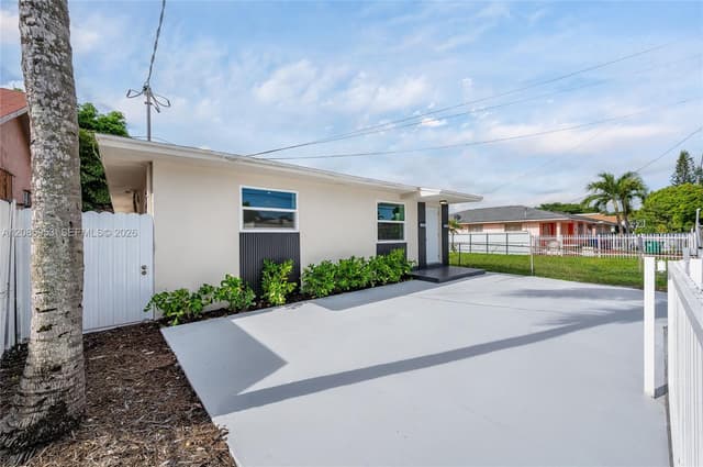1028 NW 24th St, Miami FL 33127 - Miami, FL - Photo 3