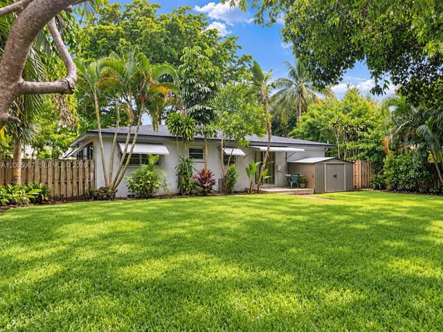 1107 NE 16th Ct, Fort Lauderdale FL 33305 - Fort Lauderdale, FL - Photo 2