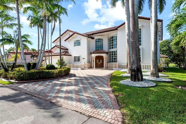 19420 W Saint Andrews Dr, Hialeah FL 33015 - Hialeah, FL - Photo 2
