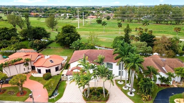 19420 W Saint Andrews Dr, Hialeah FL 33015 - Hialeah, FL - Photo 6