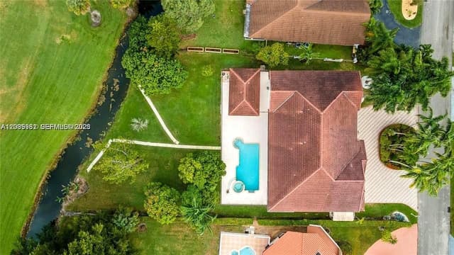 19420 W Saint Andrews Dr, Hialeah FL 33015 - Hialeah, FL - Photo 7