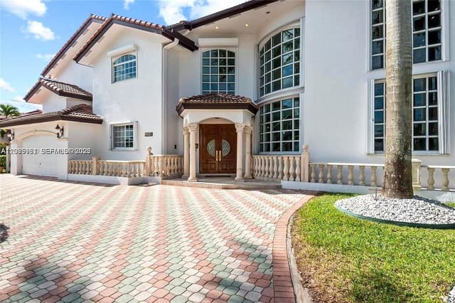 19420 W Saint Andrews Dr, Hialeah FL 33015 - Hialeah, FL - Photo 3
