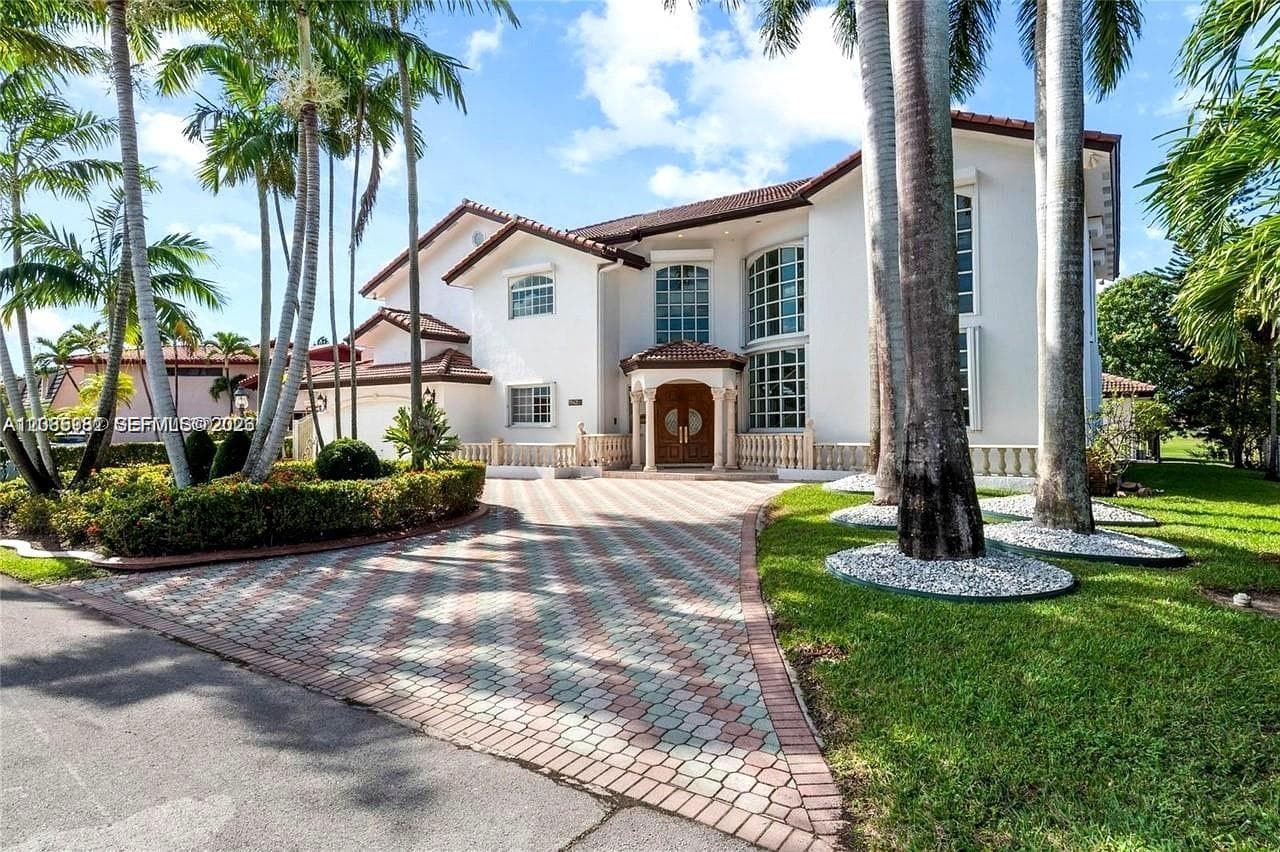 19420 W Saint Andrews Dr, Hialeah FL 33015 - Hialeah, FL - Photo 1