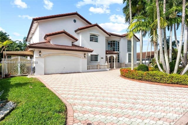 19420 W Saint Andrews Dr, Hialeah FL 33015 - Hialeah, FL - Photo 4