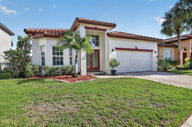 15891 SW 14TH Street, Pembroke Pines FL 33027 - Pembroke Pines, FL - Photo 2