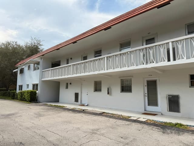 899 SE 2ND Avenue # 207, Deerfield Beach FL 33441 - Deerfield Beach, FL - Photo 2
