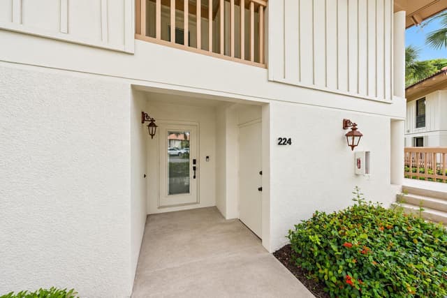 224 Brackenwood Terrace, Palm Beach Gardens FL 33418 - Palm Beach Gardens, FL - Photo 2
