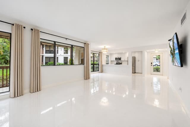224 Brackenwood Terrace, Palm Beach Gardens FL 33418 - Palm Beach Gardens, FL - Photo 4