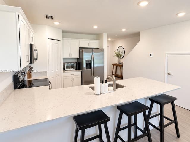 5013 Woods Edge Cir, Riviera Beach FL 33410 - Riviera Beach, FL - Photo 3