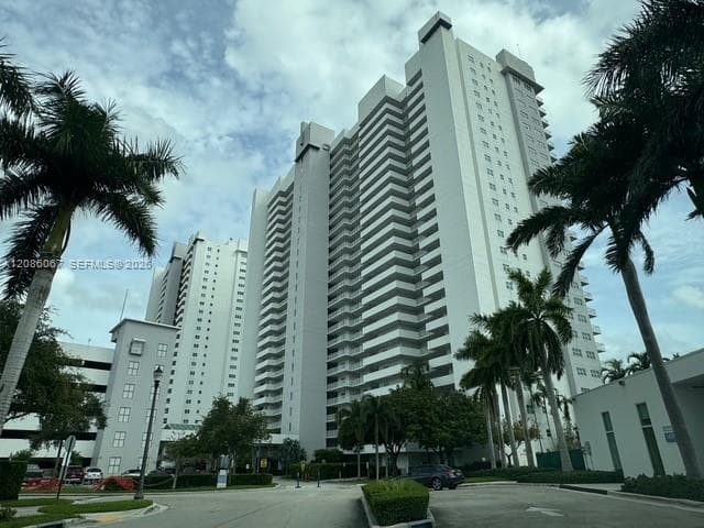 15051 Royal Oaks Ln # 701, North Miami FL 33181 - North Miami, FL - Photo 2
