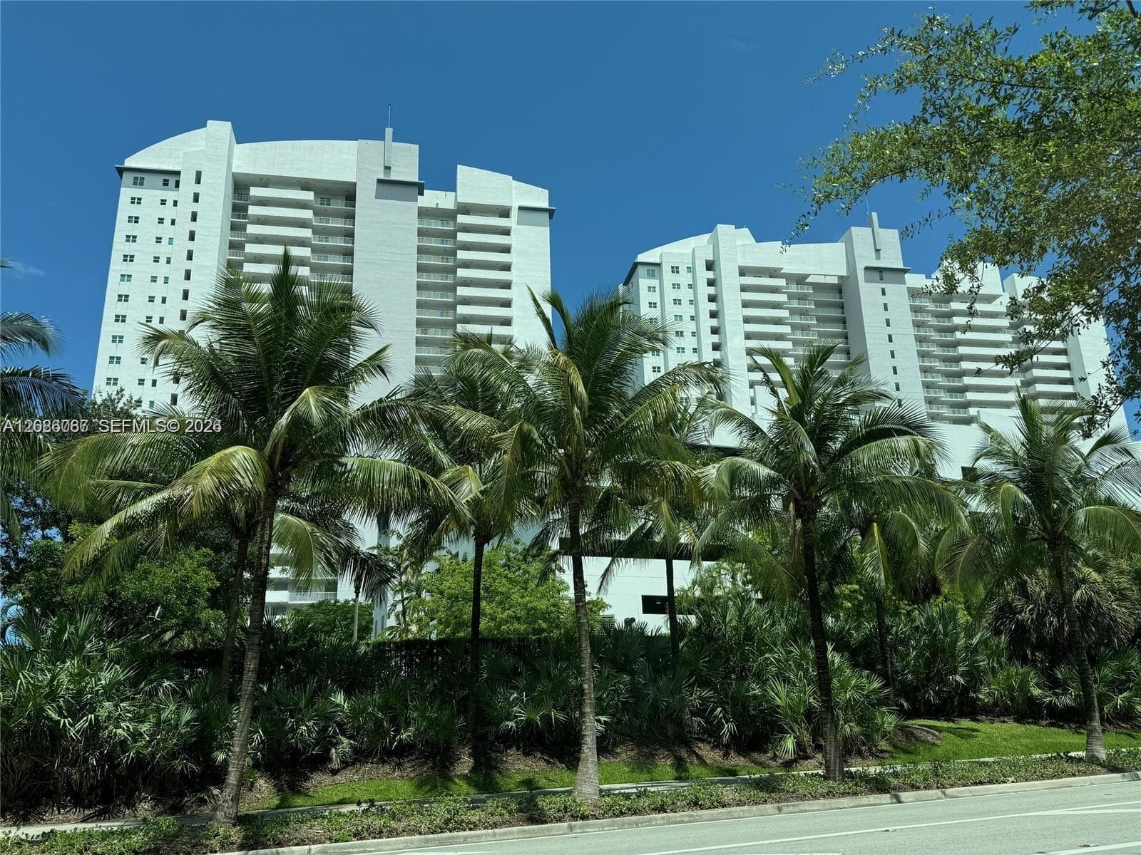 15051 Royal Oaks Ln # 701, North Miami FL 33181 - North Miami, FL - Photo 1
