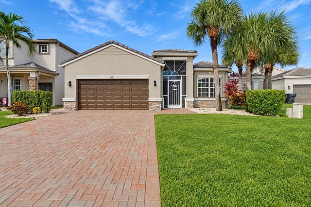 5691 Saddle Trail Lane, Lake Worth FL 33449 - Lake Worth, FL - Photo 2