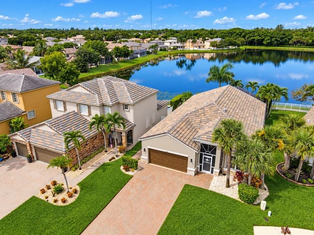 5691 Saddle Trail Lane, Lake Worth FL 33449 - Lake Worth, FL - Photo 4