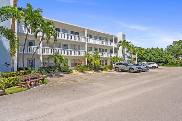 309 WELLINGTON M, West Palm Beach FL 33417 - West Palm Beach, FL - Photo 2