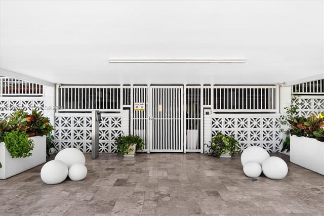401 Ocean Dr # 518, Miami Beach FL 33139 - Miami Beach, FL - Photo 4