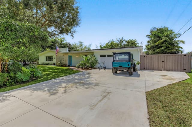 18740 SW 86th Ave, Cutler Bay FL 33157 - Cutler Bay, FL - Photo 2