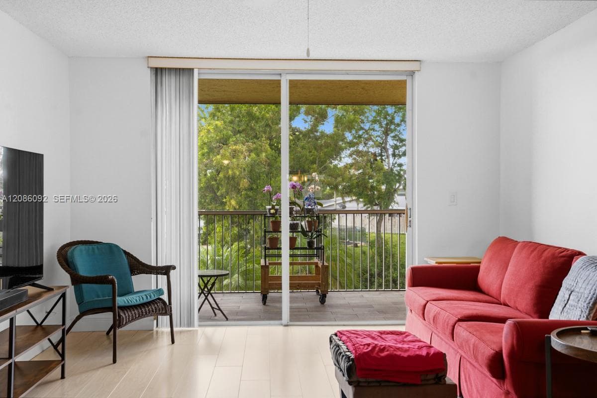 6870 Royal Palm Blvd # 209M, Margate FL 33063
