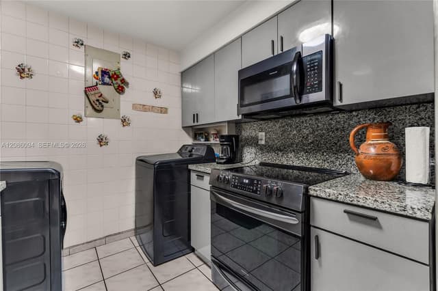 22 NW 108th Ct, Miami FL 33172 - Miami, FL - Photo 5
