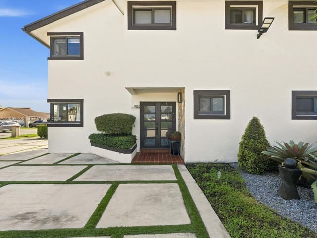 9152 SW 6th St, Miami FL 33174 - Miami, FL - Photo 2