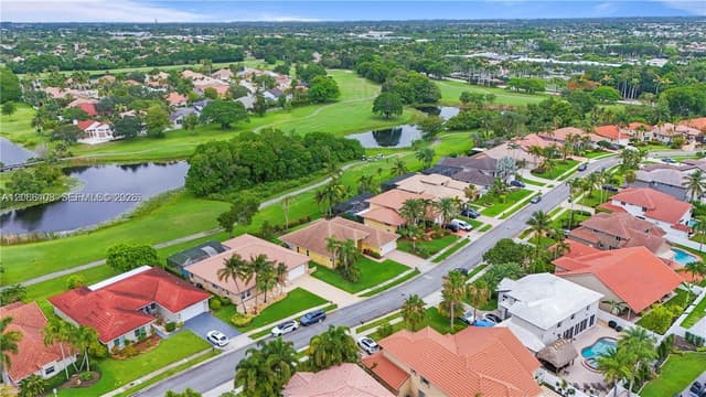 720 W Cypress Pointe Dr W, Pembroke Pines FL 33027 - Pembroke Pines, FL - Photo 2