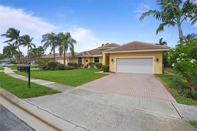 720 W Cypress Pointe Dr W, Pembroke Pines FL 33027 - Pembroke Pines, FL - Photo 4