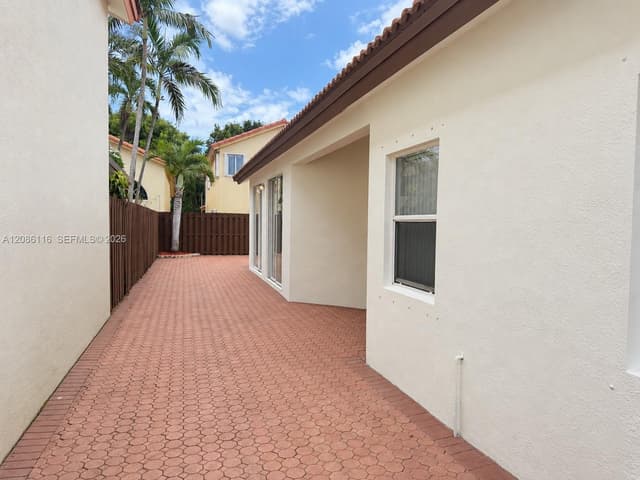 11270 NW 53rd Ln, Doral FL 33178 - Doral, FL - Photo 6