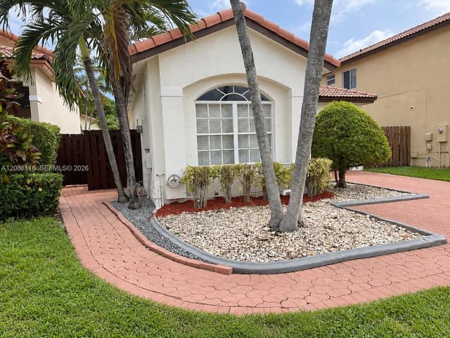 11270 NW 53rd Ln, Doral FL 33178 - Doral, FL - Photo 3