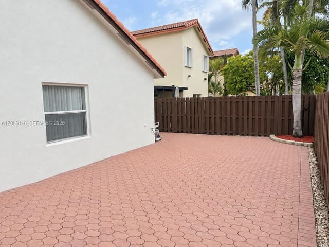 11270 NW 53rd Ln, Doral FL 33178 - Doral, FL - Photo 5