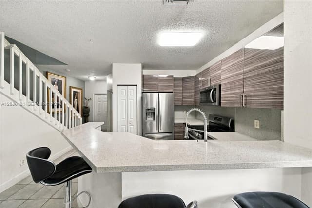 306 SW 120th Ave, Pembroke Pines FL 33025 - Pembroke Pines, FL - Photo 7