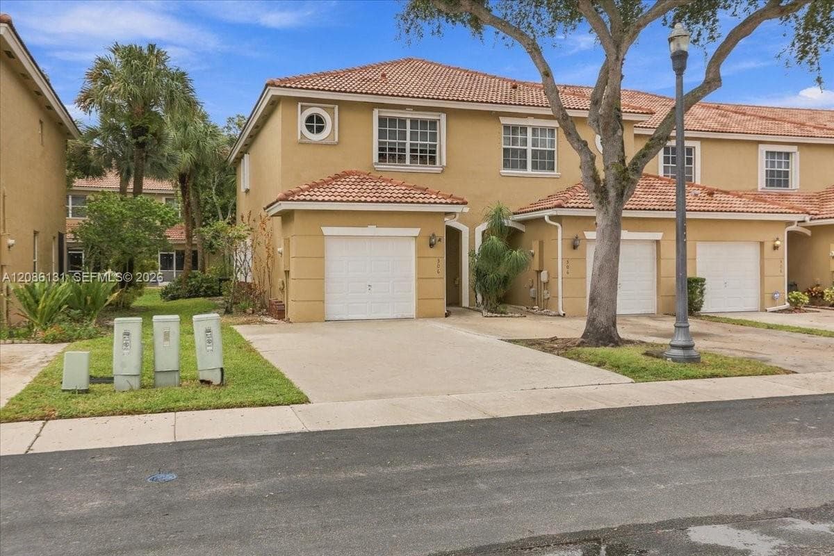 306 SW 120th Ave, Pembroke Pines FL 33025 - Pembroke Pines, FL - Photo 1