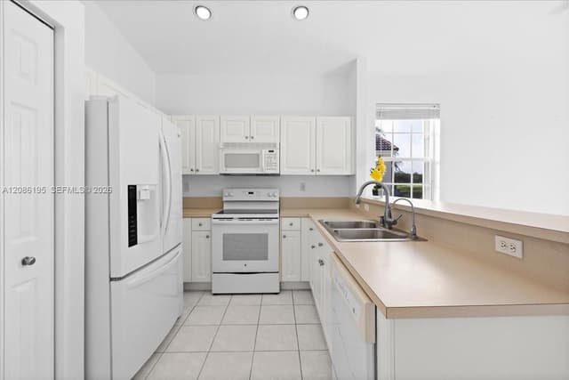 18660 SW 28th Ct, Miramar FL 33029 - Miramar, FL - Photo 6