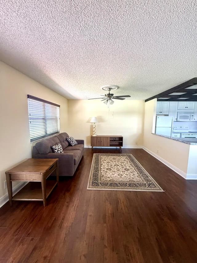 34 Valencia B, Delray Beach FL 33446 - Delray Beach, FL - Photo 6