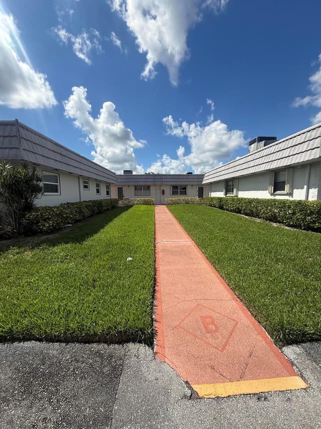 34 Valencia B, Delray Beach FL 33446 - Delray Beach, FL - Photo 3