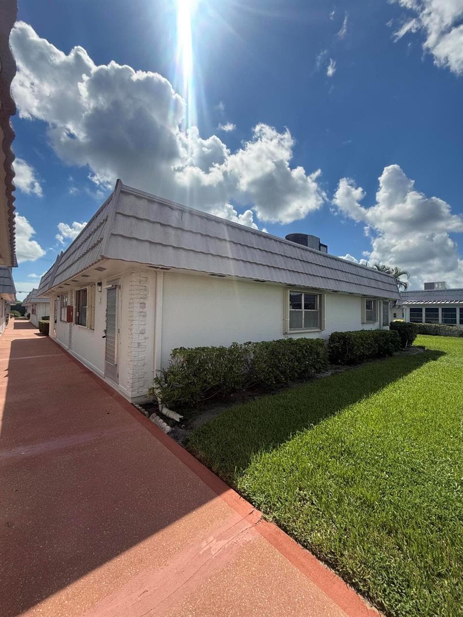 34 Valencia B, Delray Beach FL 33446 - Delray Beach, FL - Photo 1