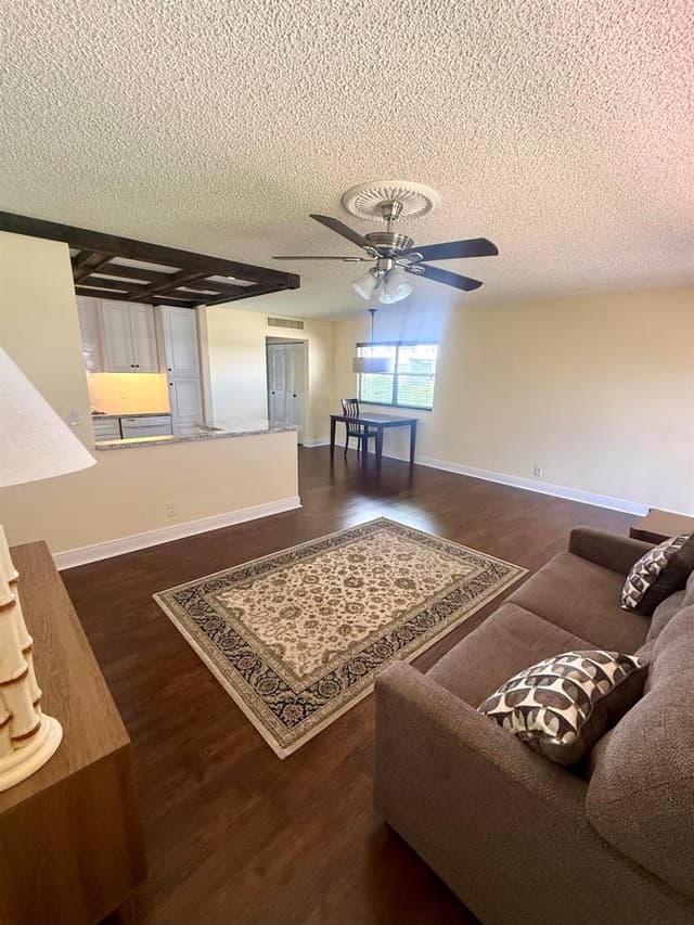 34 Valencia B, Delray Beach FL 33446 - Delray Beach, FL - Photo 5