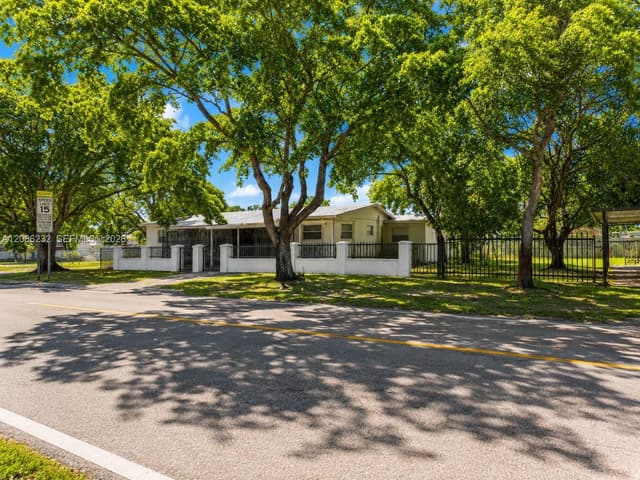 3445 NW 191st St, Miami Gardens FL 33056 - Miami Gardens, FL - Photo 2