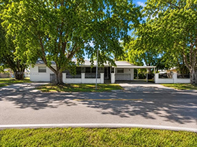 3445 NW 191st St, Miami Gardens FL 33056 - Miami Gardens, FL - Photo 3