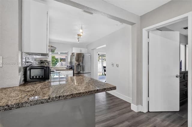 5317 NE 5th Ave, Oakland Park FL 33334 - Oakland Park, FL - Photo 7