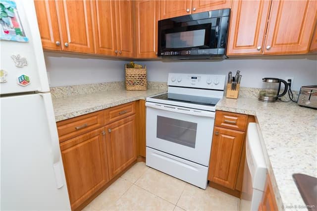 2169 CHAMPIONS Way # 2169, North Lauderdale FL 33068 - North Lauderdale, FL - Photo 2