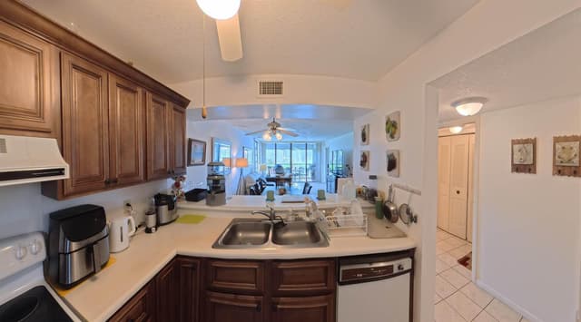 6618 CORAL LAKE Drive # 206, Margate FL 33063 - Margate, FL - Photo 3