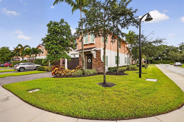 12929 Trevi Isle Drive, Palm Beach Gardens FL 33418 - Palm Beach Gardens, FL - Photo 4