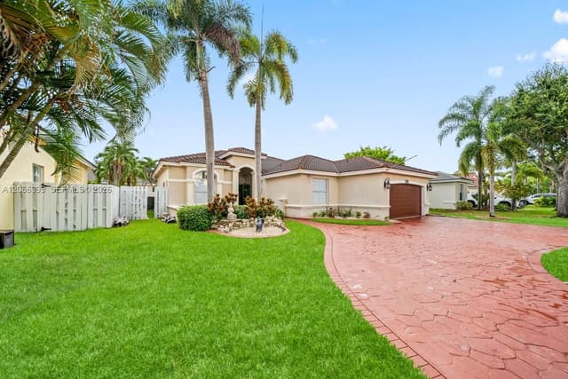 19174 NW 23rd Pl, Pembroke Pines FL 33029 - Pembroke Pines, FL - Photo 2