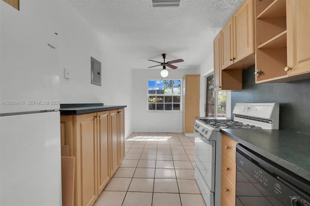10780 NW 29th Ct, Sunrise FL 33322 - Sunrise, FL - Photo 3