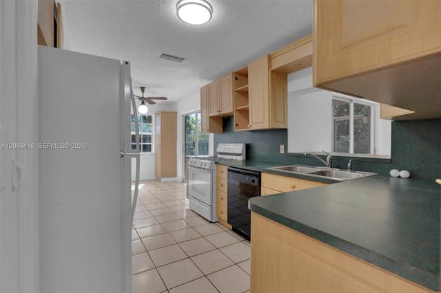 10780 NW 29th Ct, Sunrise FL 33322 - Sunrise, FL - Photo 4