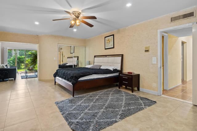 5104 White Oak Lane E, Tamarac FL 33319 - Tamarac, FL - Photo 7