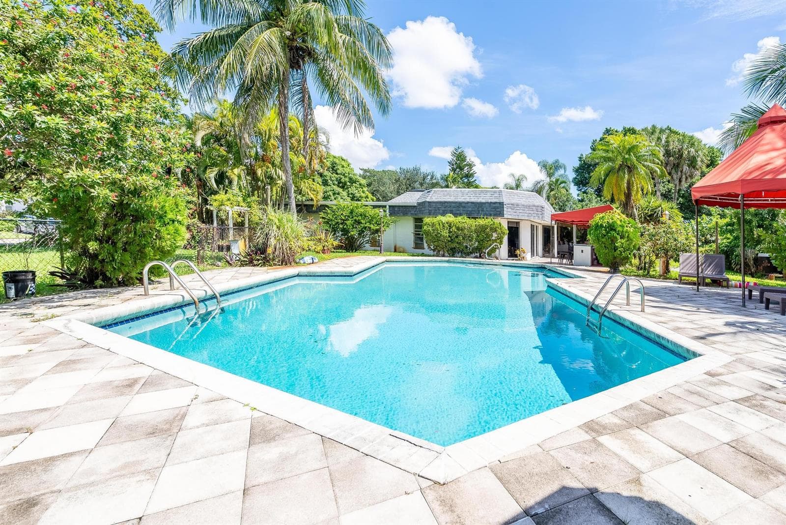 5104 White Oak Lane E, Tamarac FL 33319 - Tamarac, FL - Photo 1
