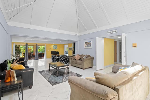 5104 White Oak Lane E, Tamarac FL 33319 - Tamarac, FL - Photo 4