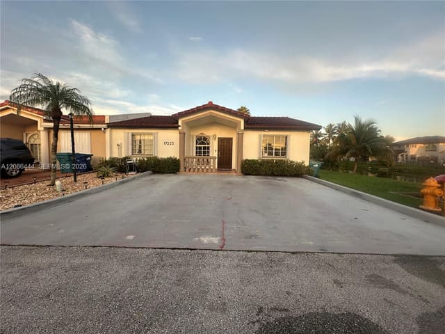 17223 NW 74th Ct, Hialeah FL 33015 - Hialeah, FL - Photo 2
