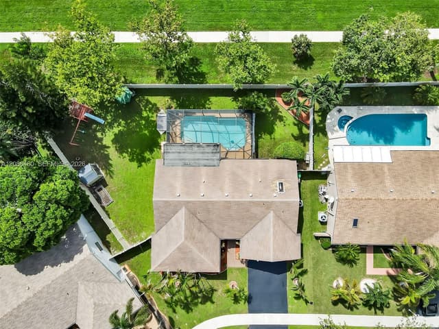 1361 White Stone Way, Davie FL 33325 - Davie, FL - Photo 4