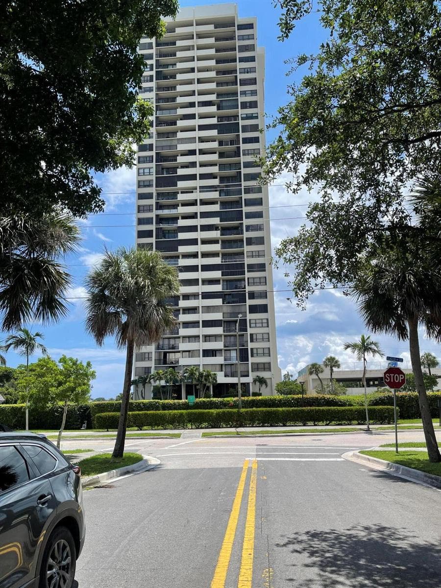 5600 N FLAGLER Drive # 2803, West Palm Beach FL 33407
